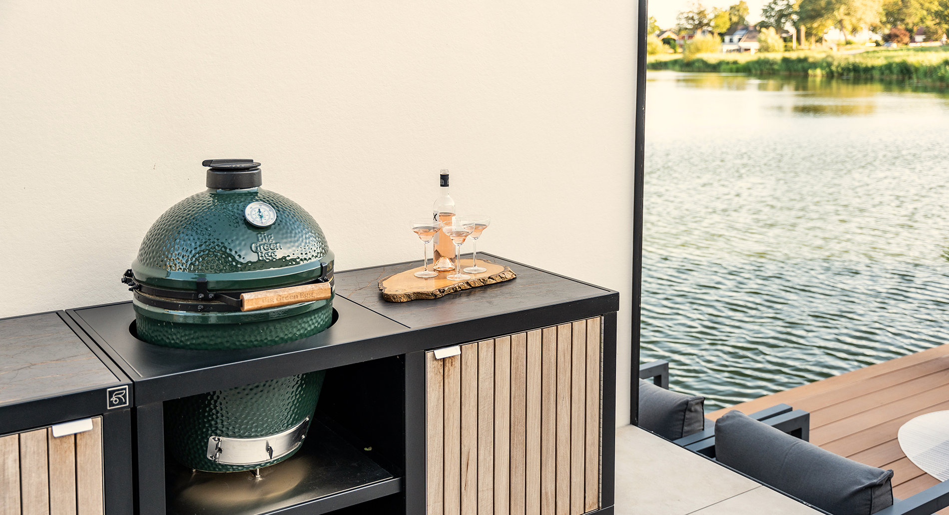 Buitenkeuken met Green Egg barbecue